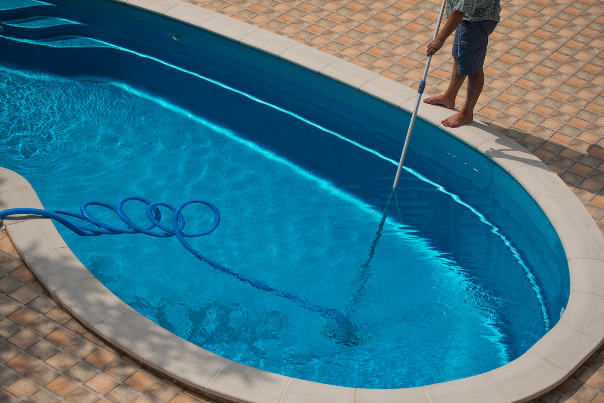 Qué limpiafondos comprar para tu piscina